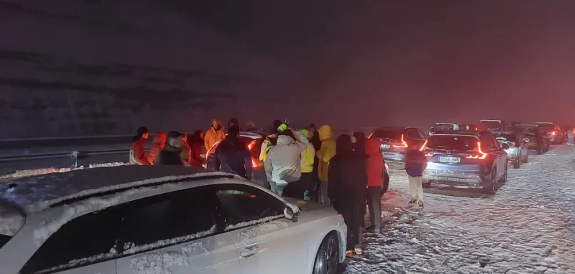 Caos en la A-2: Una crónica del temporal de nieve y la solidaridad en la adversidad