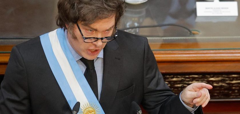 Crisis en el sistema de salud argentino: el desguace de programas esenciales y las alarmantes renuncias masivas de médicos